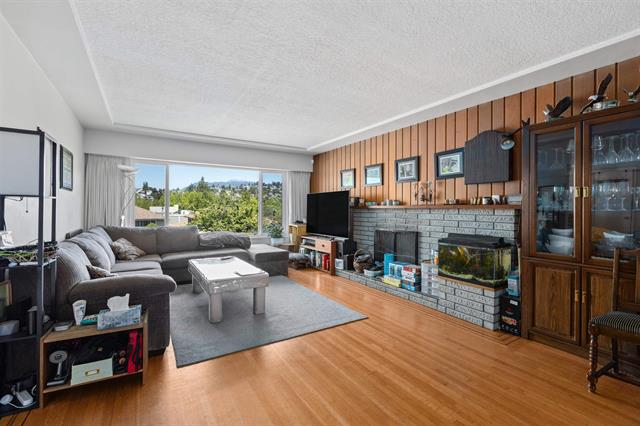 4886 FAIRLAWN DRIVE 2