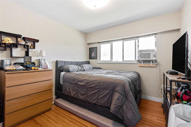 4886 FAIRLAWN DRIVE 11