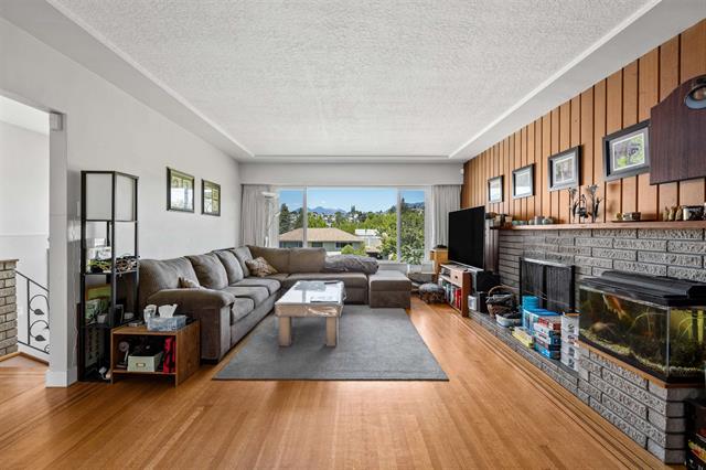 4886 FAIRLAWN DRIVE 3