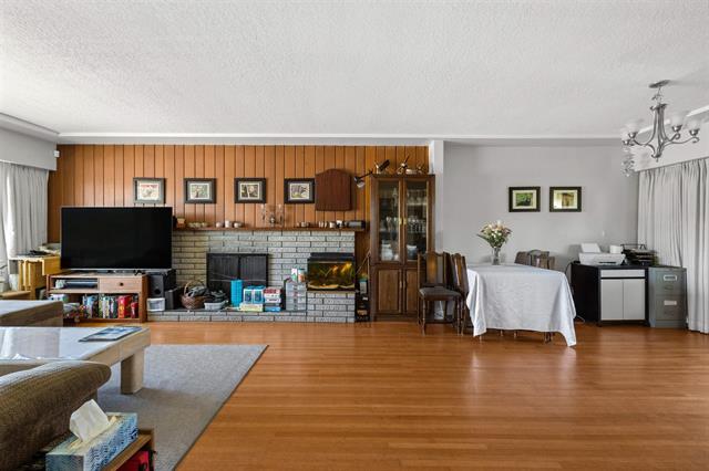 4886 FAIRLAWN DRIVE 4