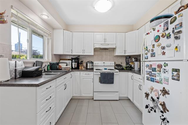 4886 FAIRLAWN DRIVE 5