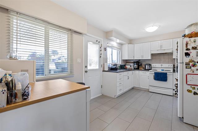 4886 FAIRLAWN DRIVE 6