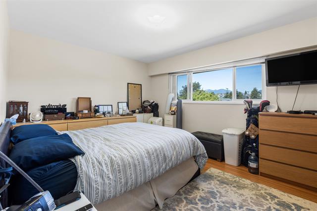 4886 FAIRLAWN DRIVE 8