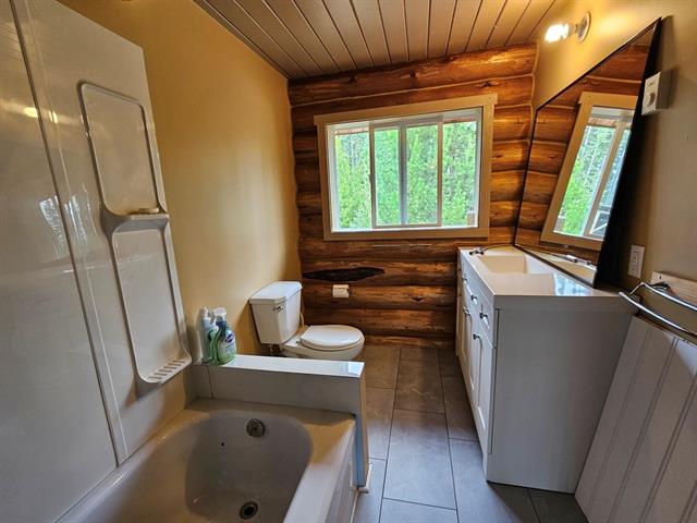 5030 EAGAN BONAPARTE LAKE, 70 Mile House 11