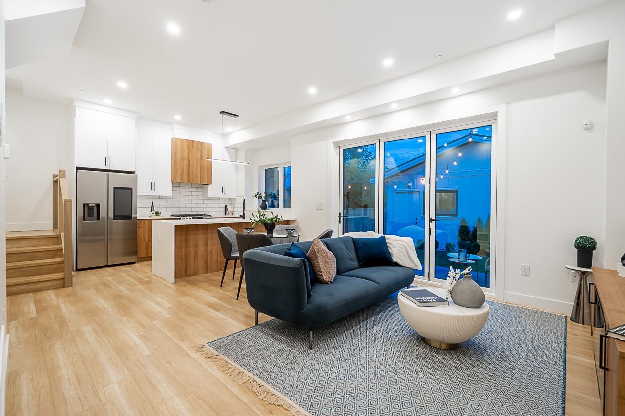 1 1166 ROSSLAND STREET 3