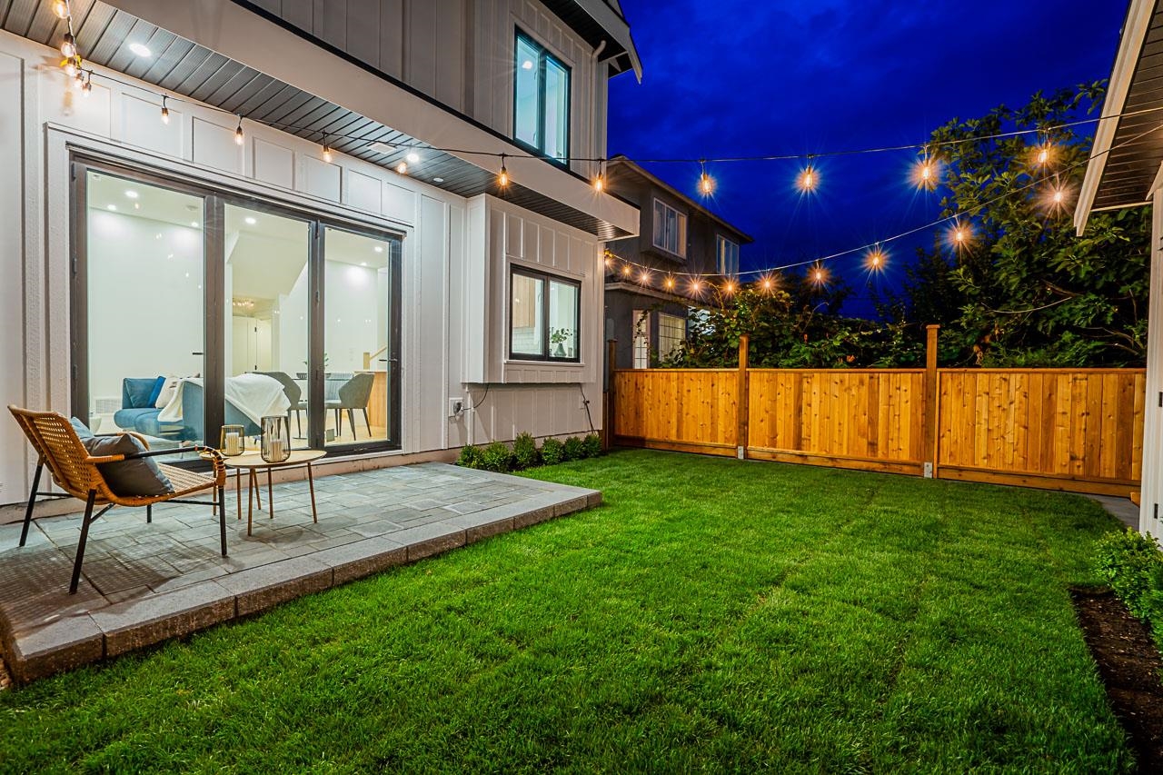1 1166 ROSSLAND STREET 39