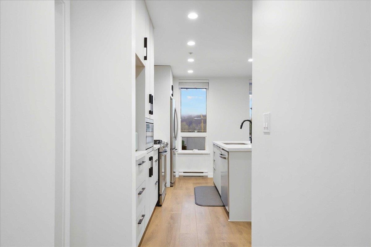 406 3018 ST GEORGE STREET 12