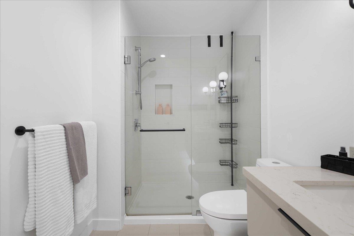 406 3018 ST GEORGE STREET 17