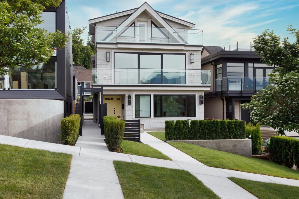 2 3596 MCGILL STREET