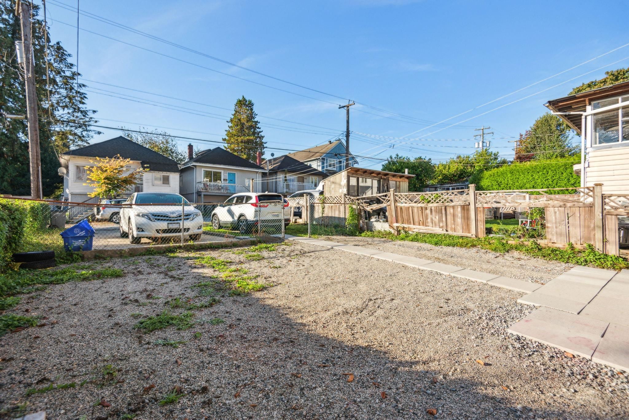 464 E 12TH AVENUE 32