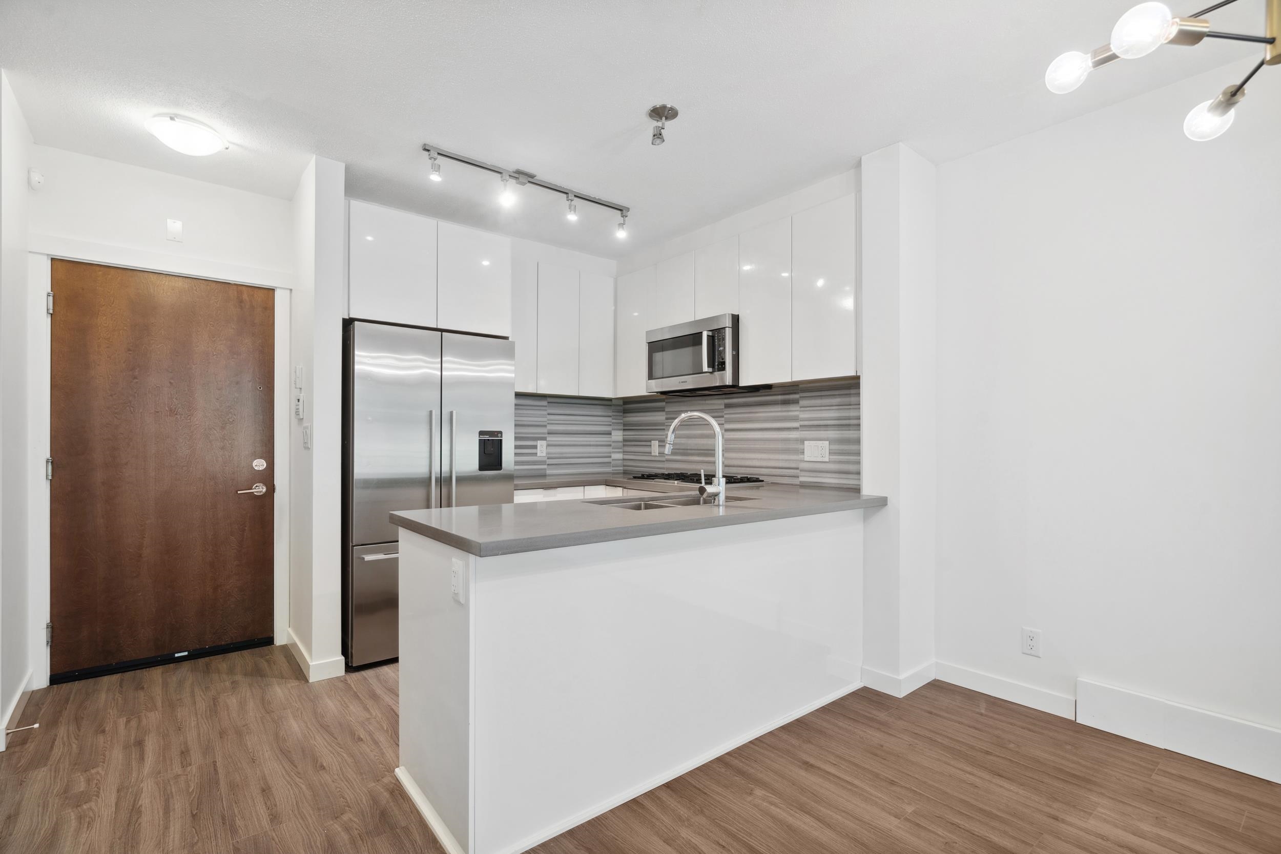 109 3168 RIVERWALK AVENUE 11