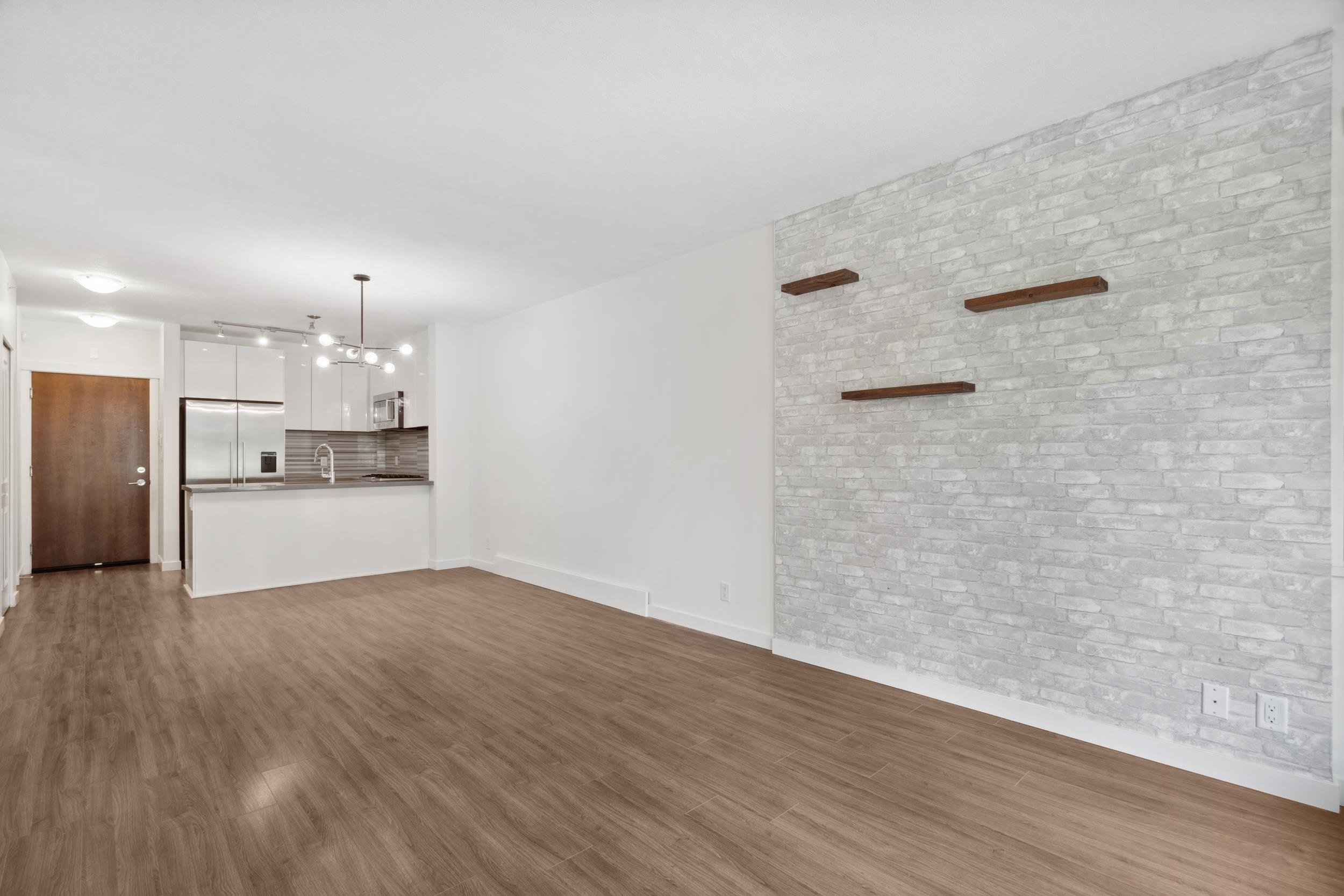 109 3168 RIVERWALK AVENUE 7