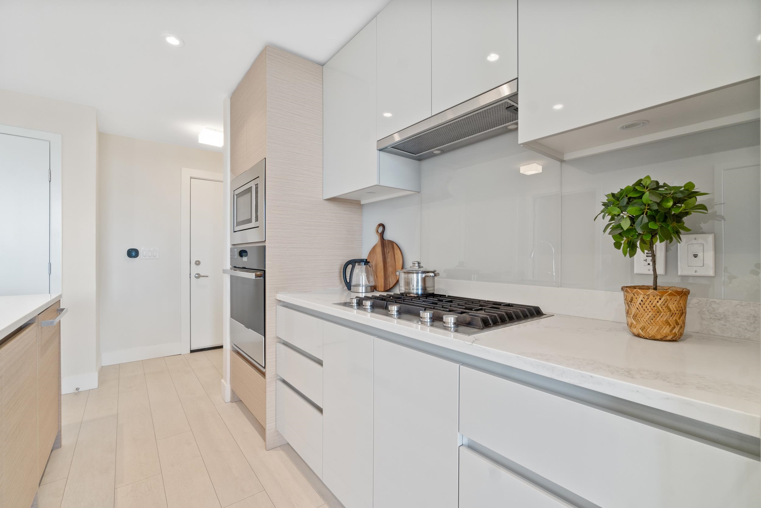 1704 3538 SAWMILL CRESCENT 9