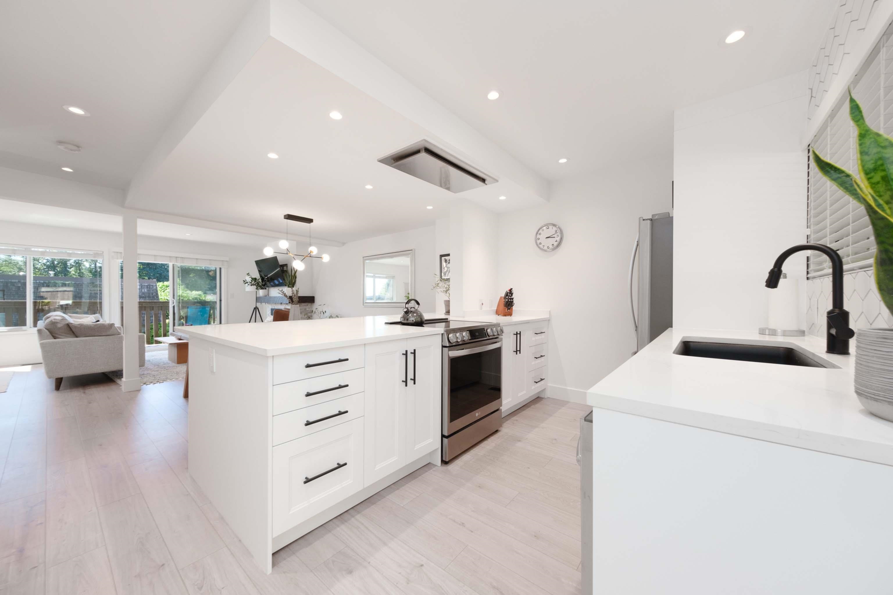 1033 OLD LILLOOET ROAD 15