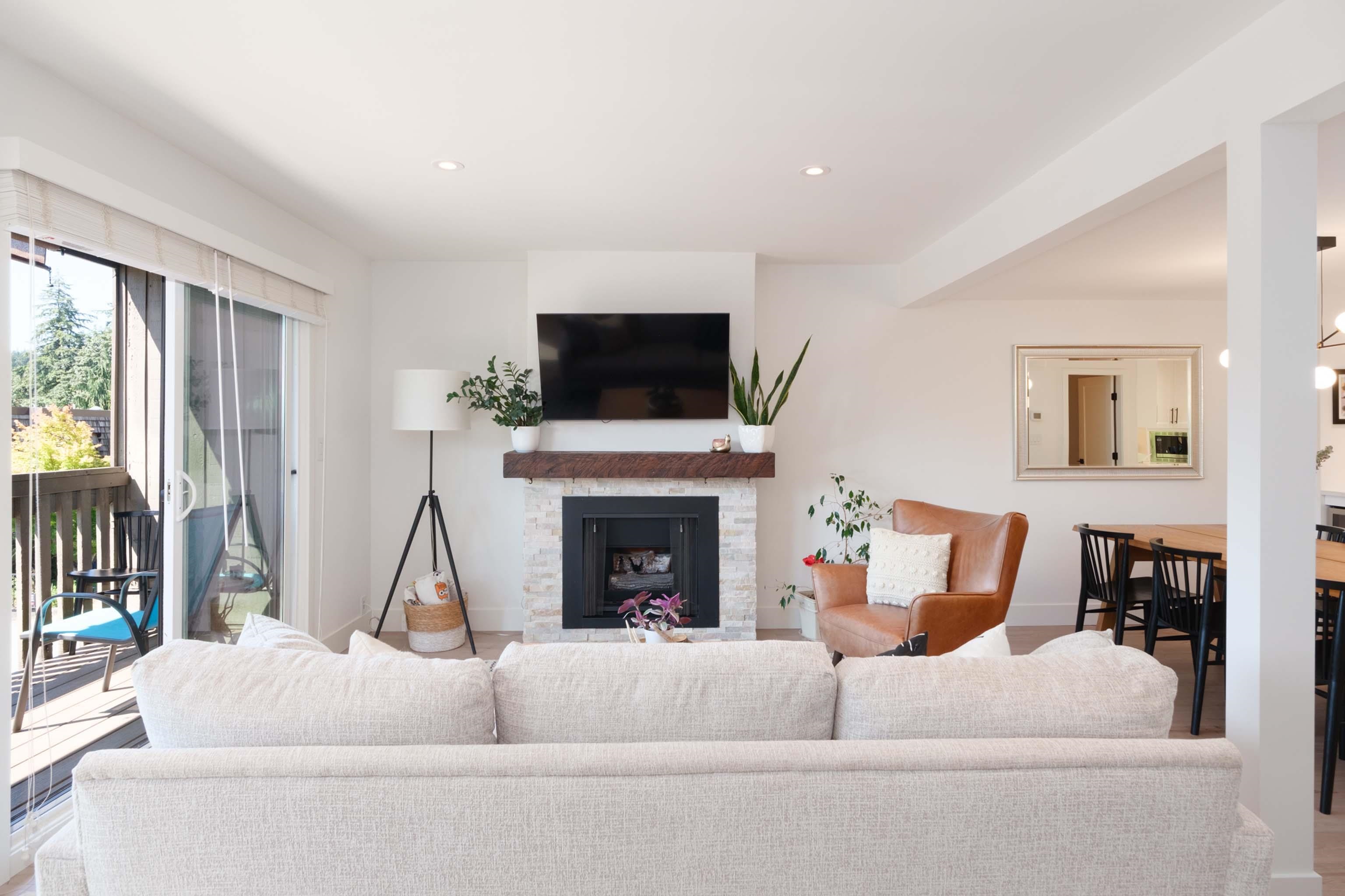 1033 OLD LILLOOET ROAD 18