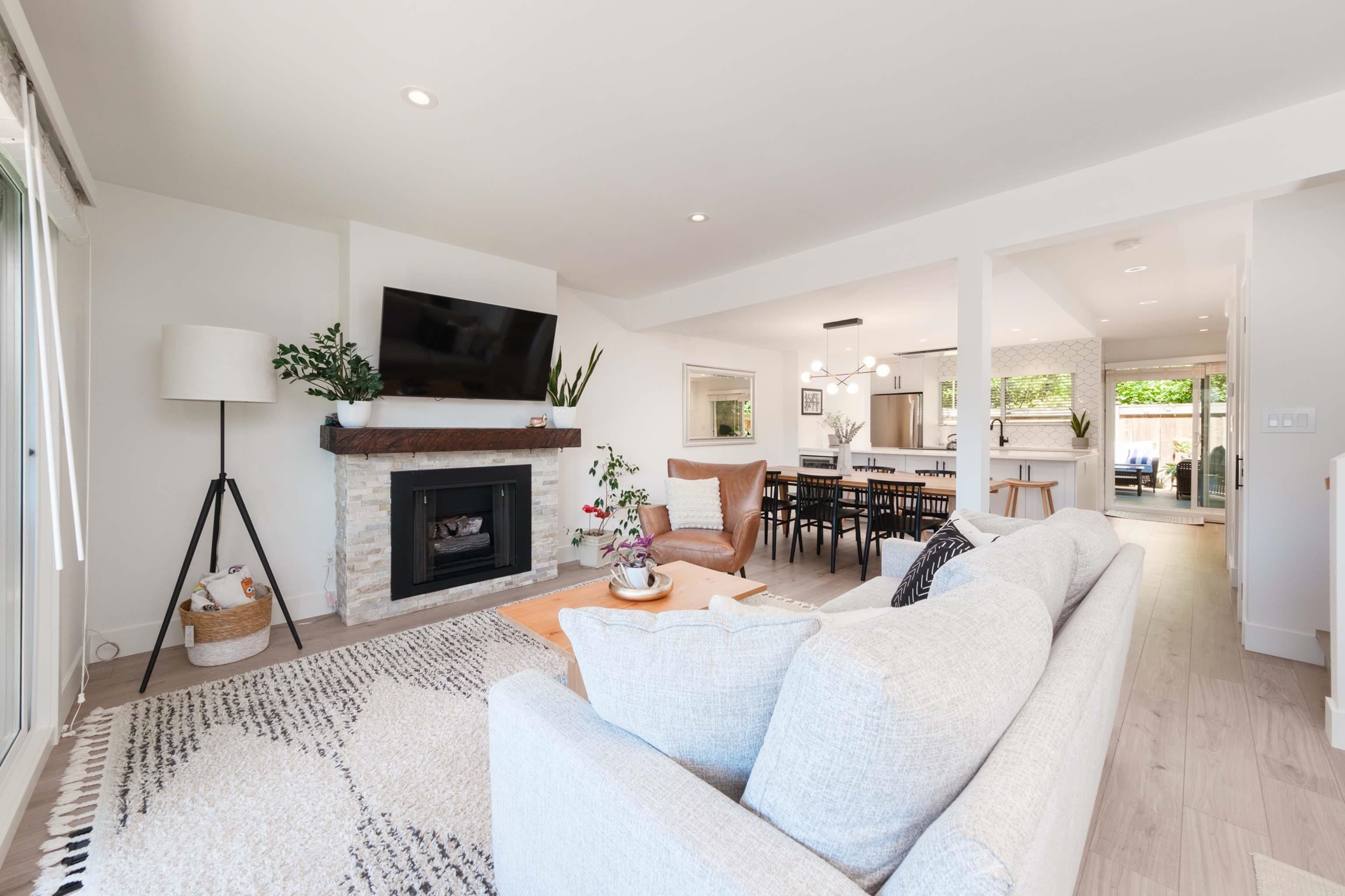 1033 OLD LILLOOET ROAD 19