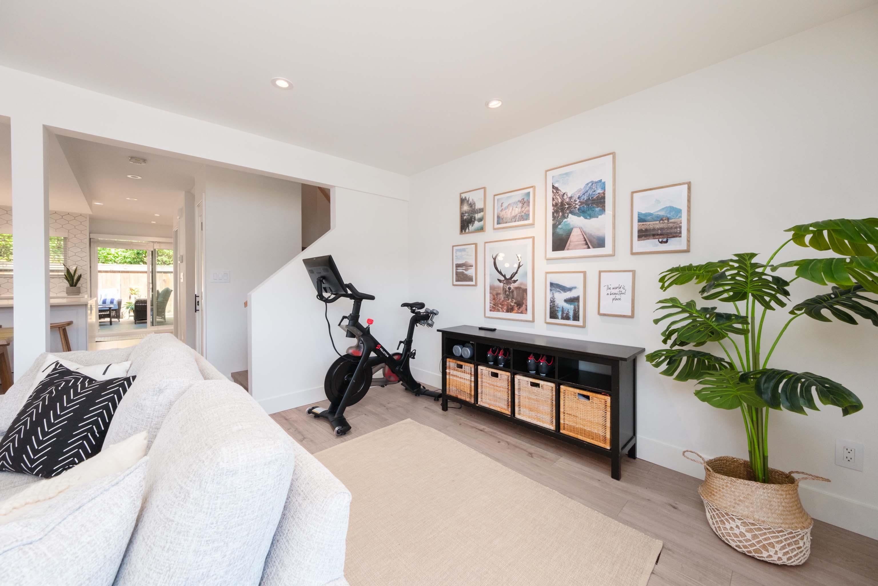 1033 OLD LILLOOET ROAD 21