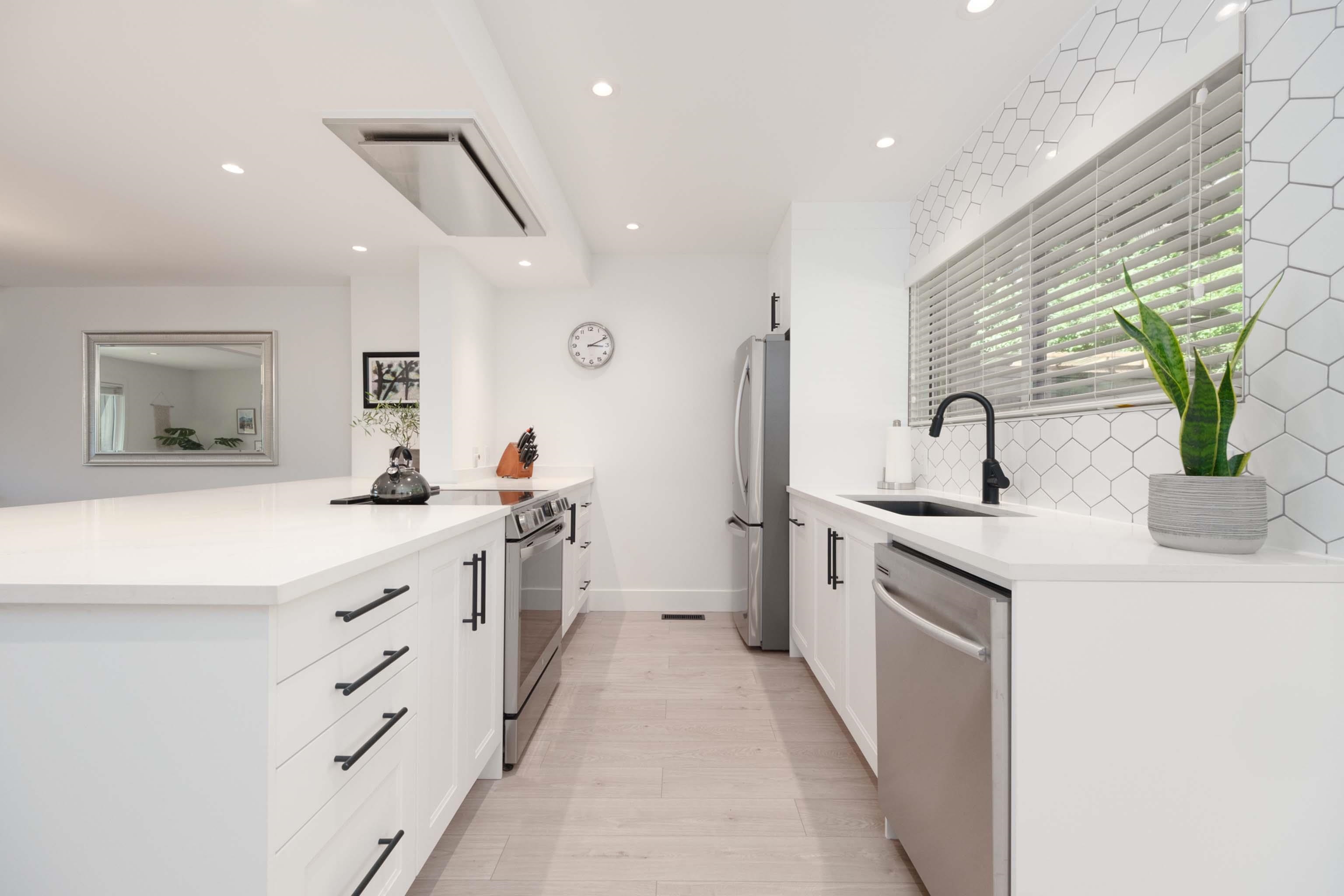 1033 OLD LILLOOET ROAD 9