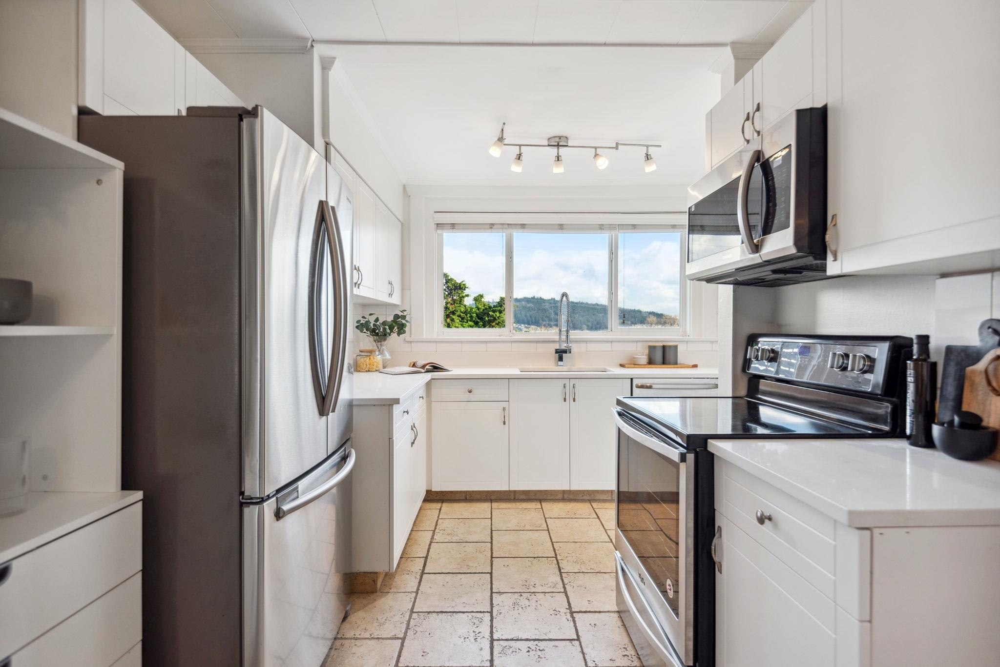 20 SEA AVENUE 11