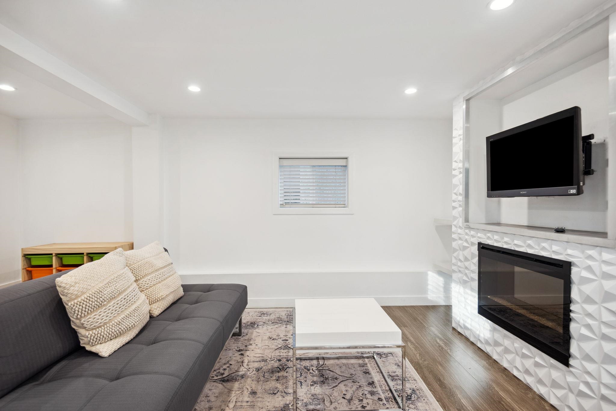 20 SEA AVENUE 21