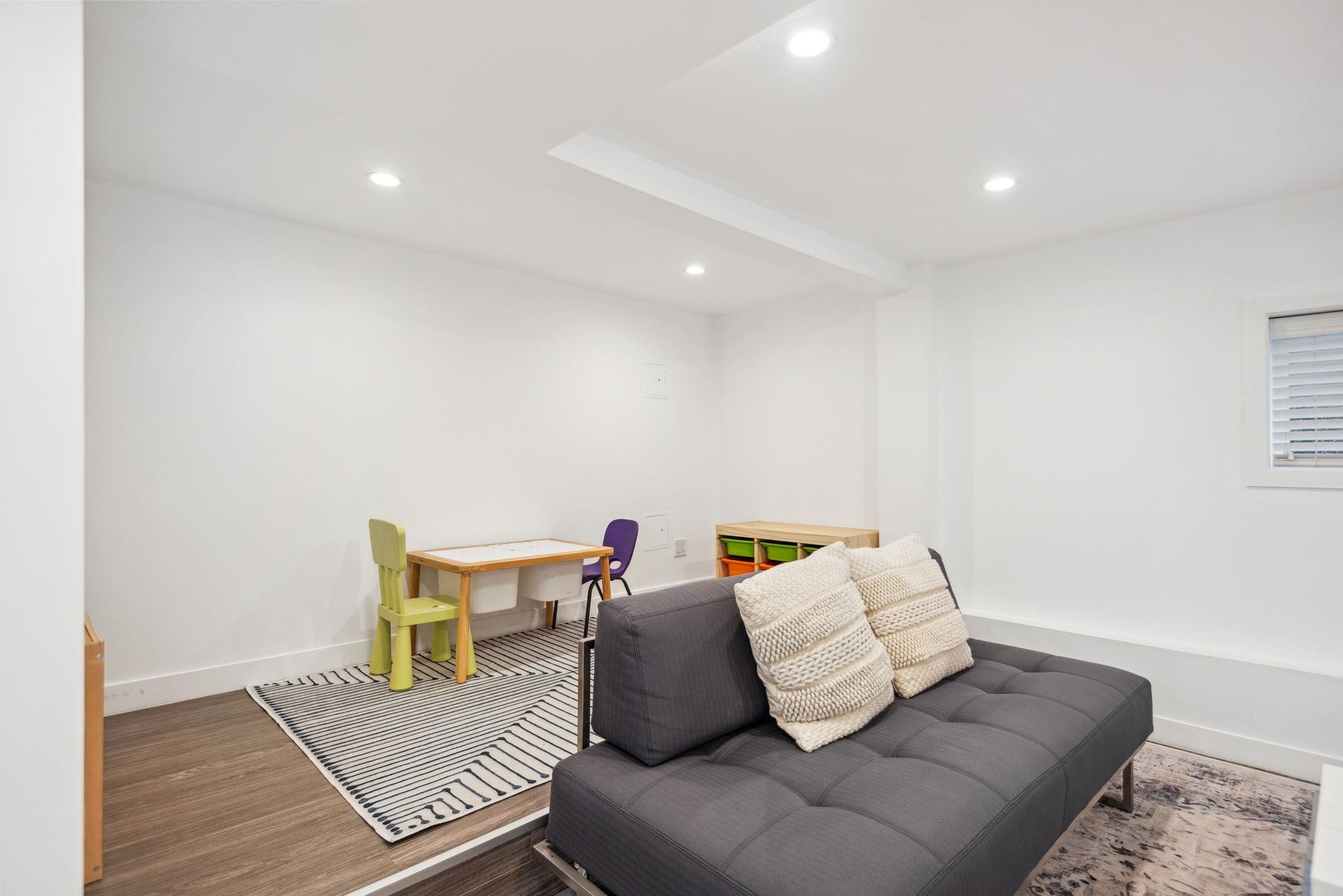 20 SEA AVENUE 22