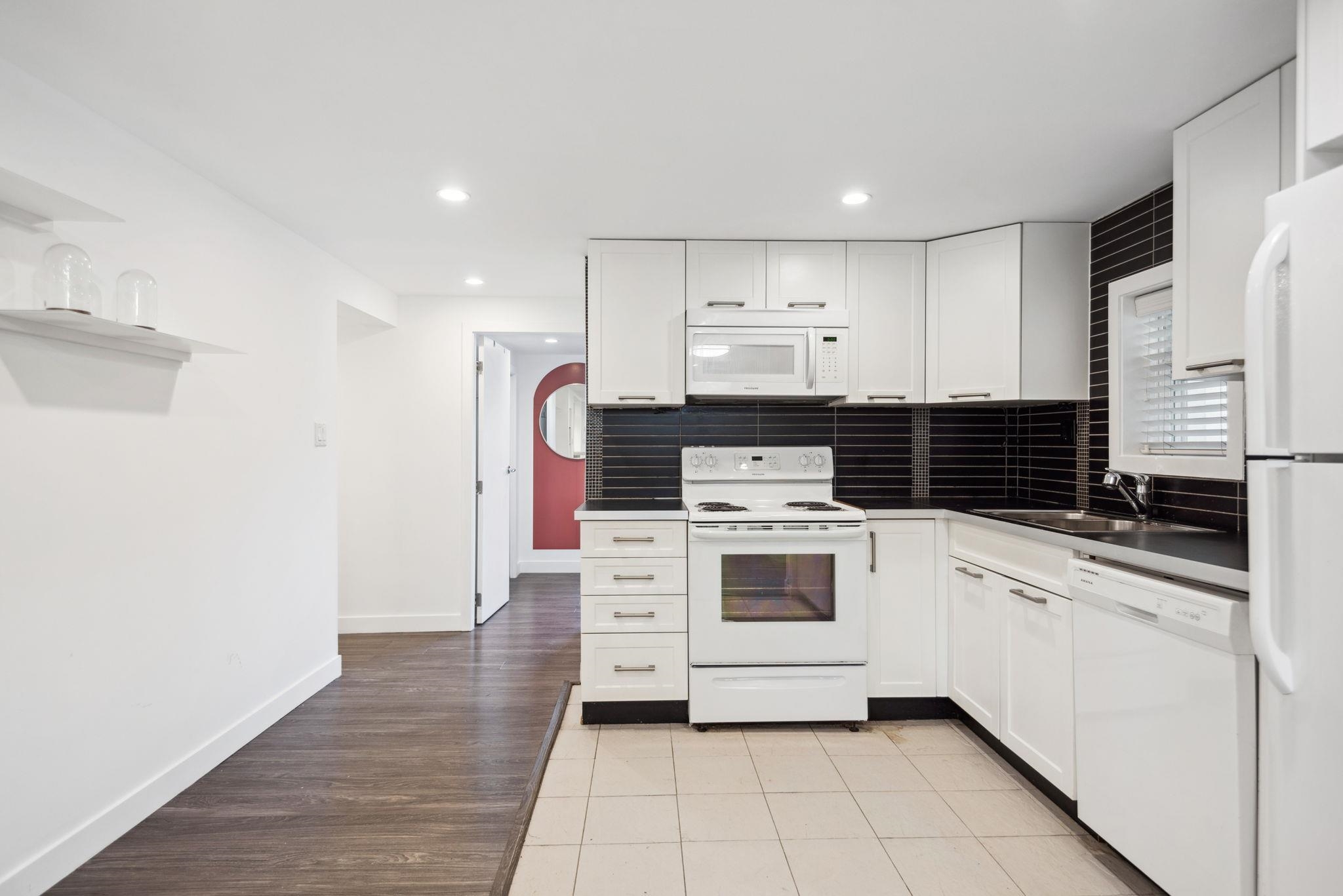 20 SEA AVENUE 24