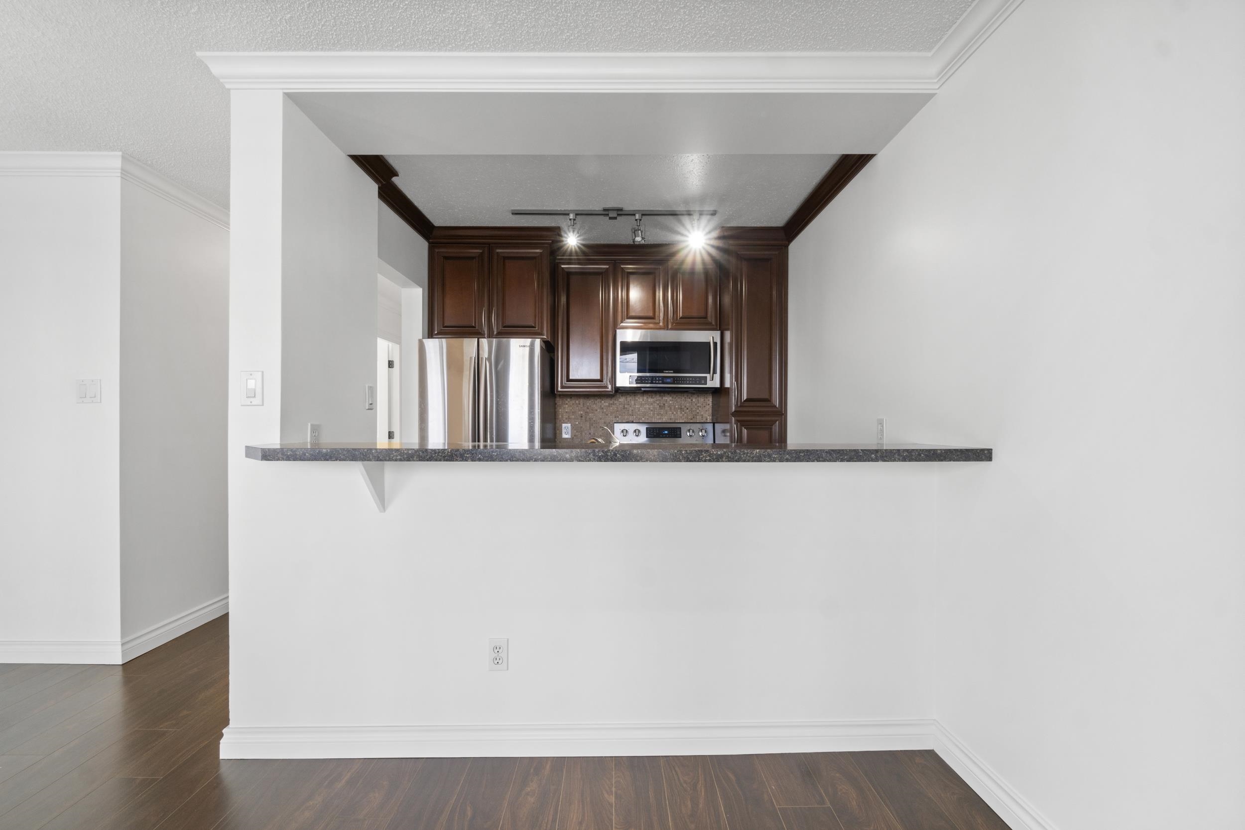 1805 4353 HALIFAX STREET 5