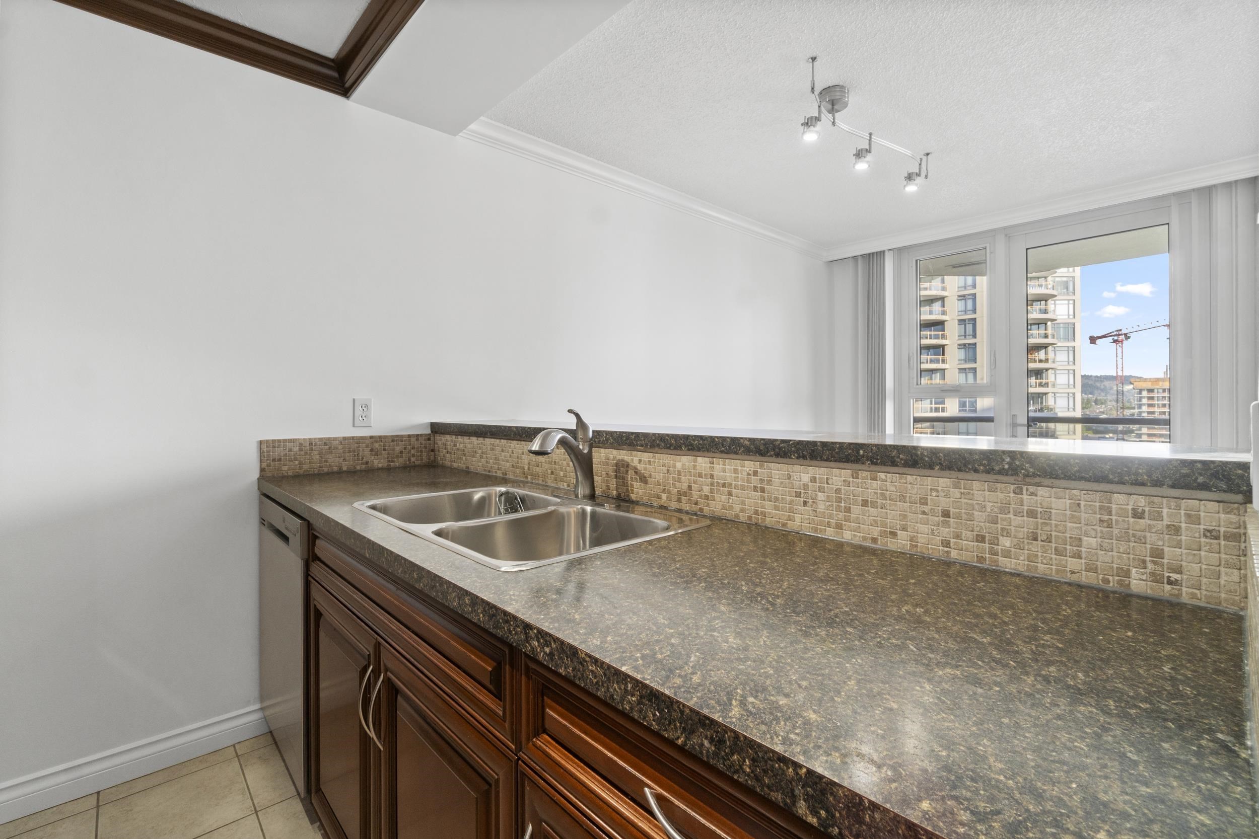 1805 4353 HALIFAX STREET 7
