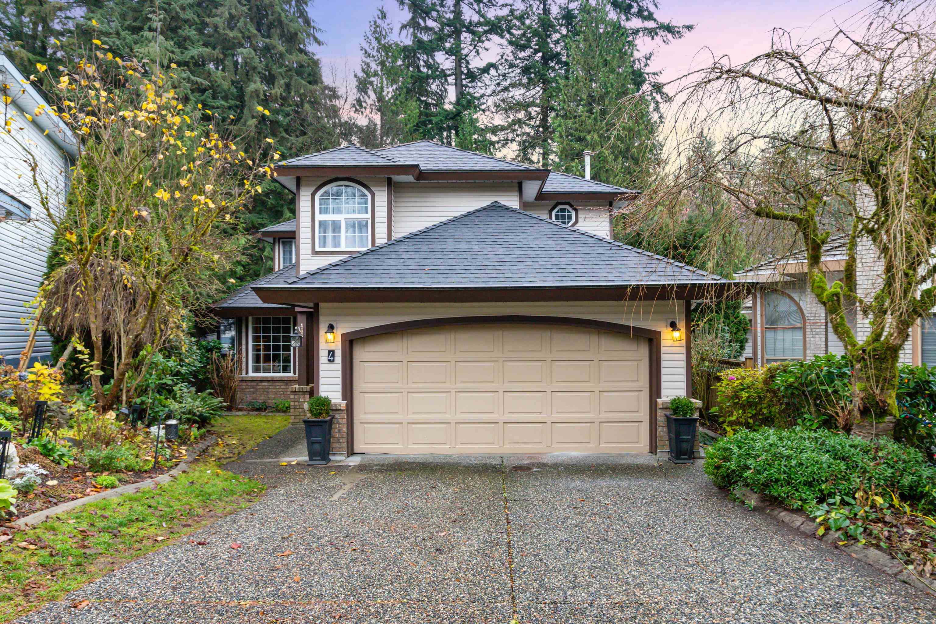 4 FOXWOOD COURT