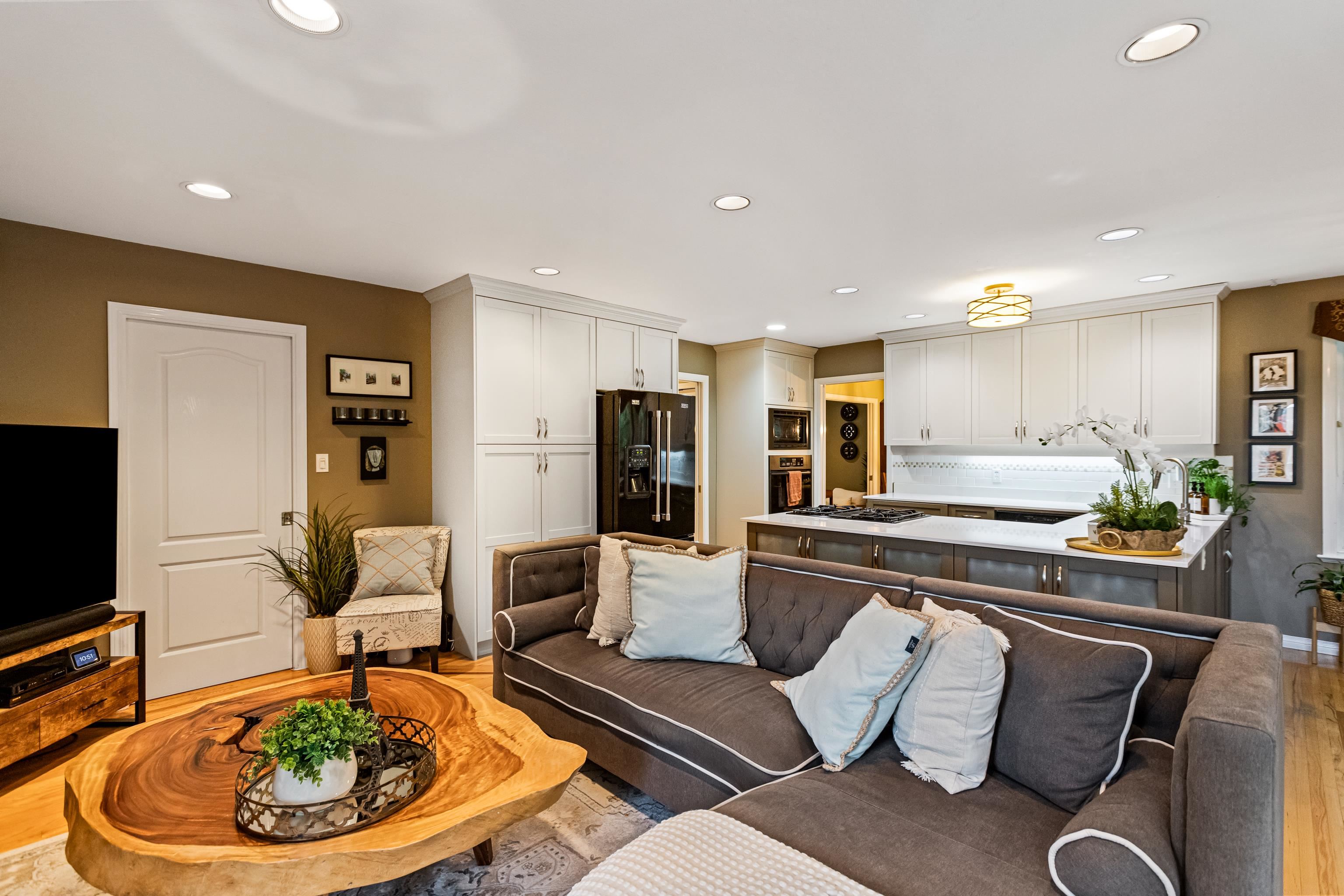 4 FOXWOOD COURT 10