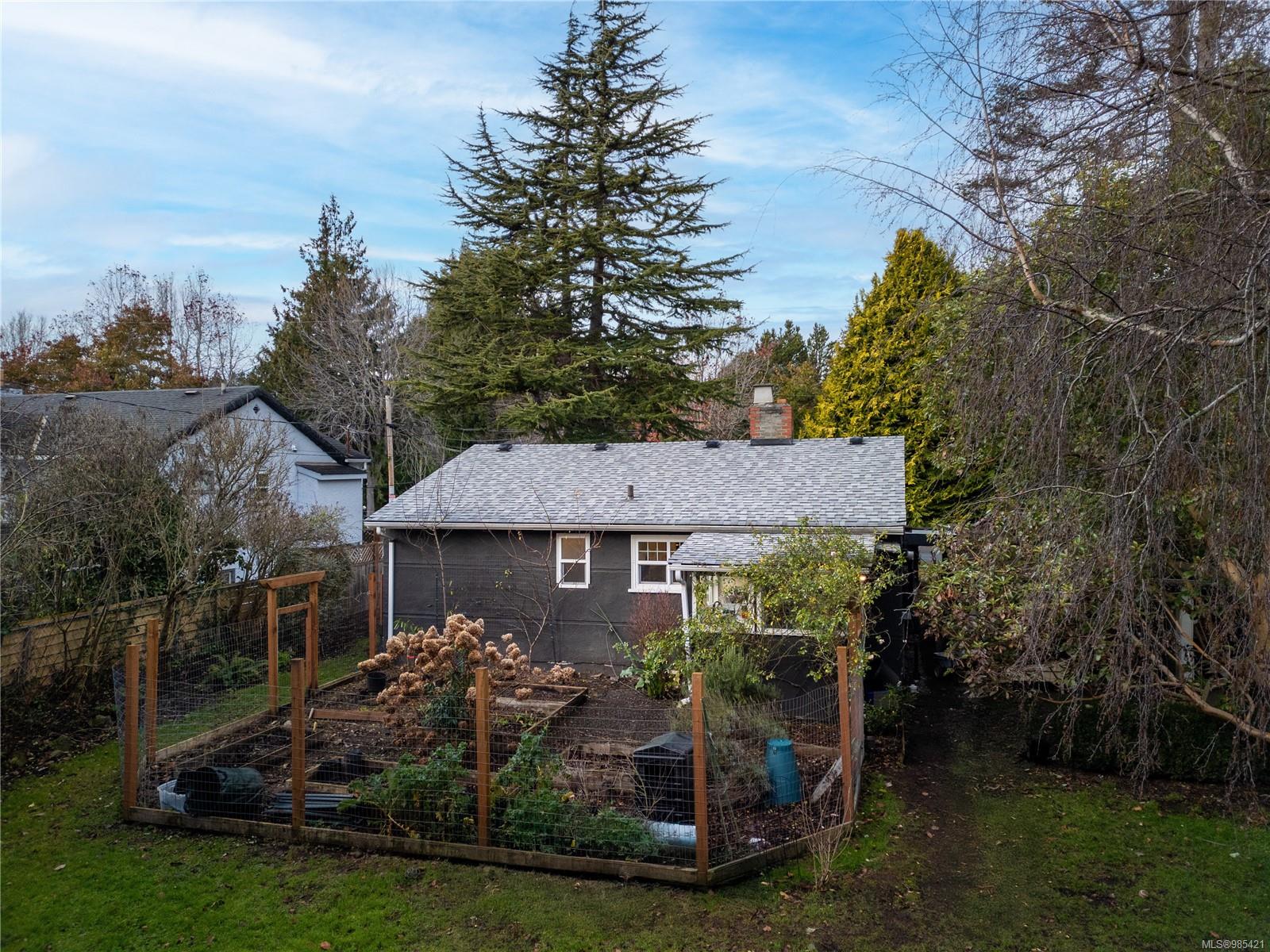 1691 Chandler Avenue Victoria 13
