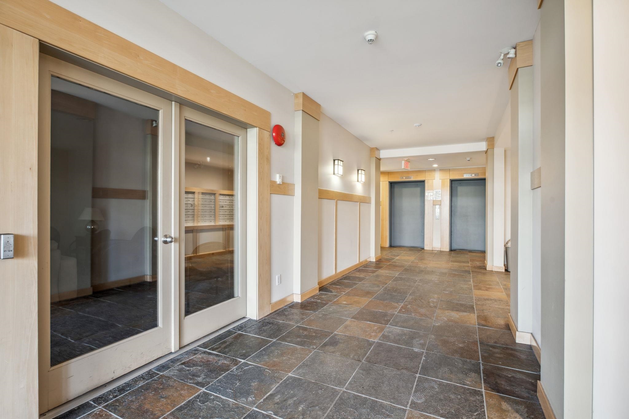401 7089 MONT ROYAL SQUARE 2