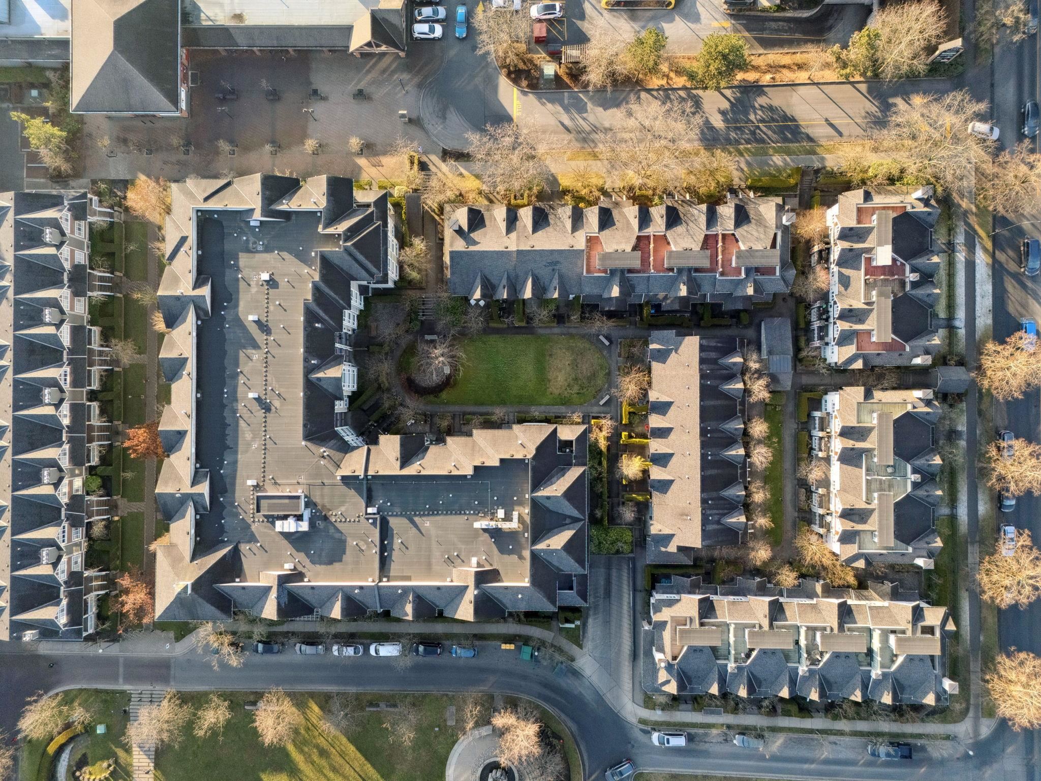 401 7089 MONT ROYAL SQUARE 18