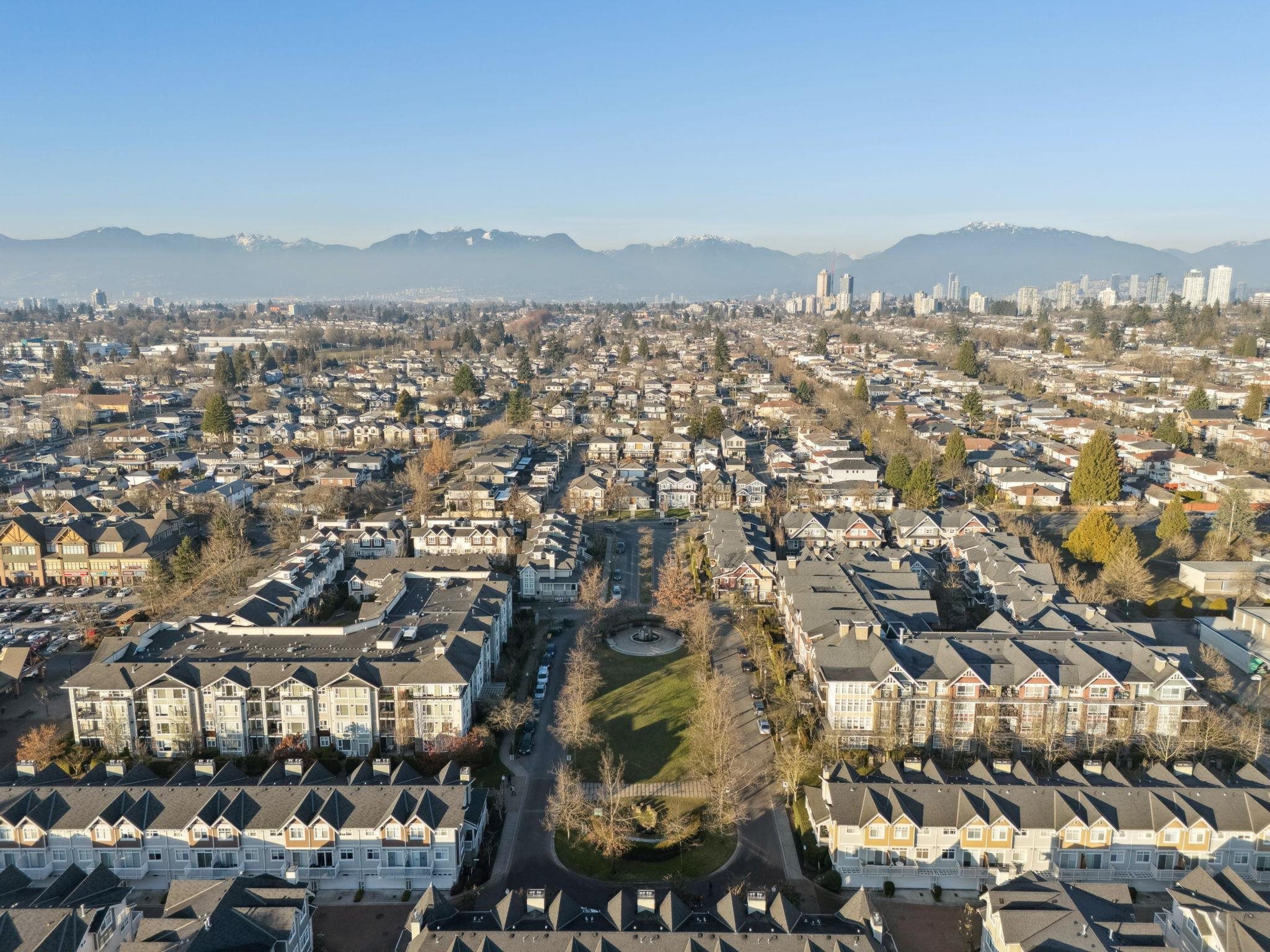 401 7089 MONT ROYAL SQUARE 16
