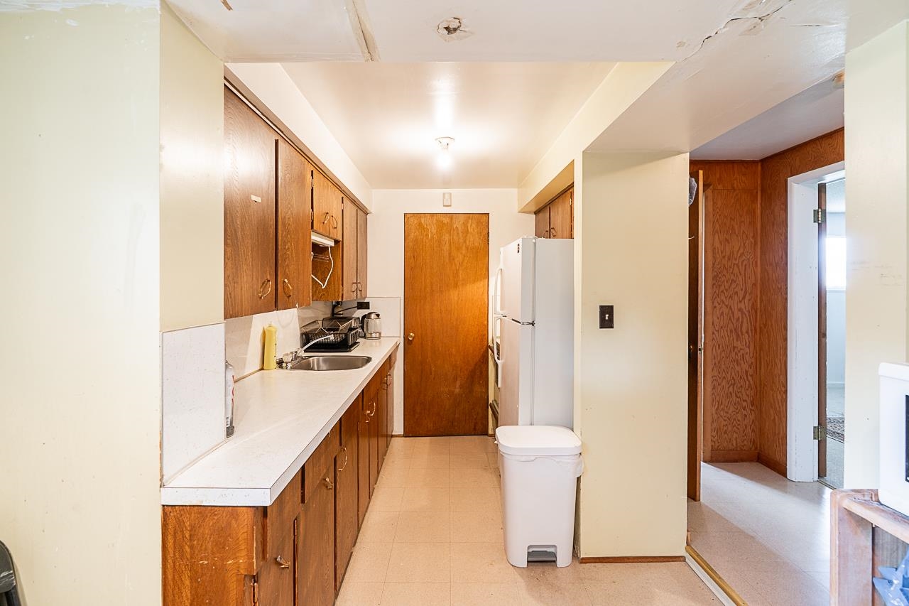 4720 SOUTHLAWN DRIVE 27