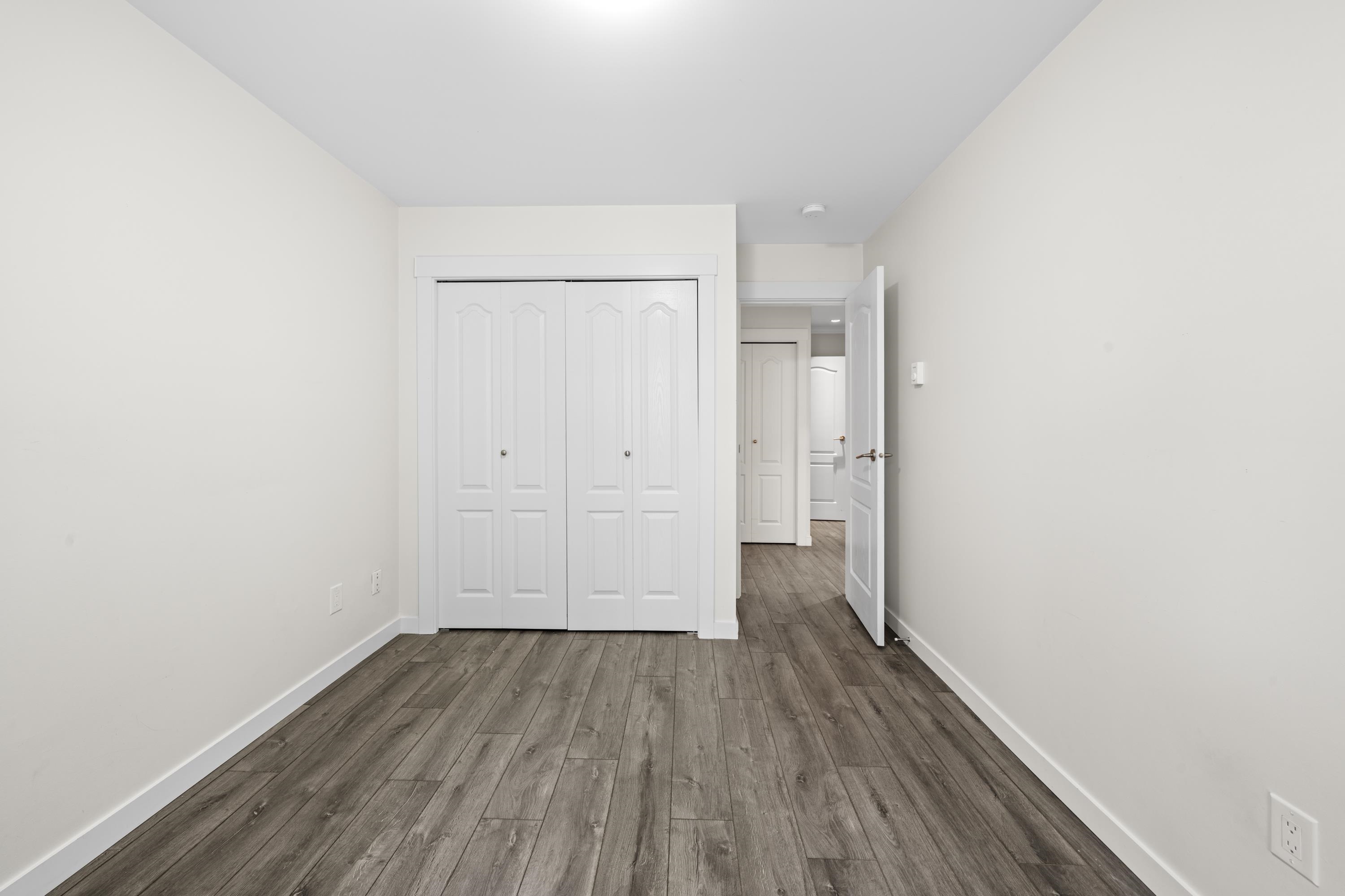 214 2915 GLEN DRIVE 20