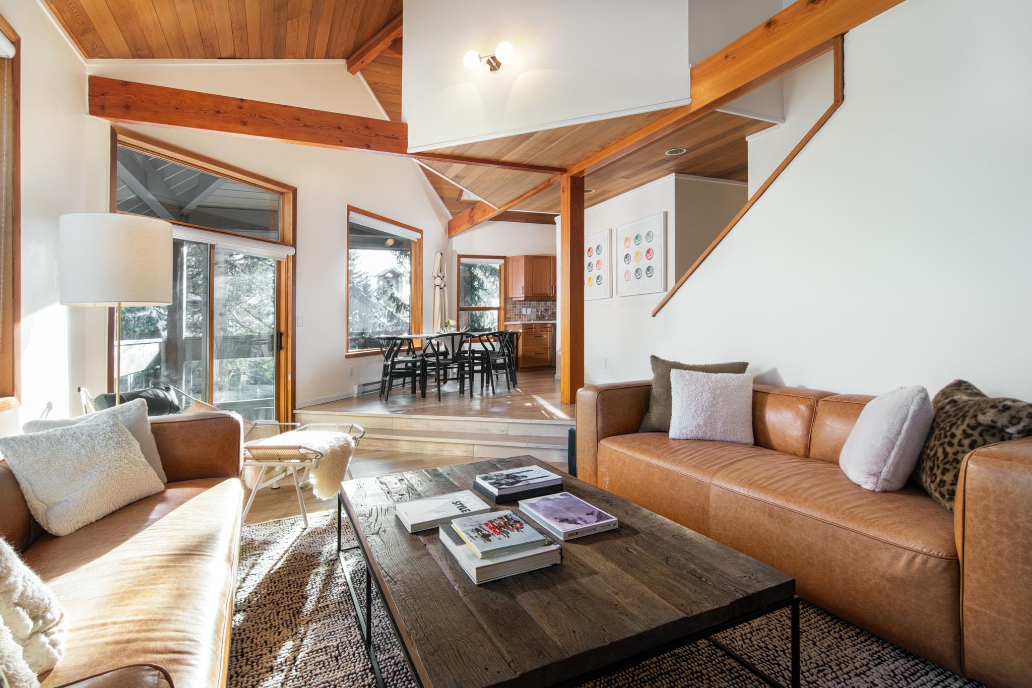 211 6117 EAGLE DRIVE 3