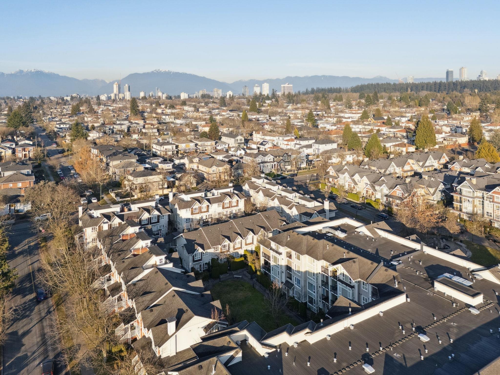 401 7089 MONT ROYAL SQUARE 19