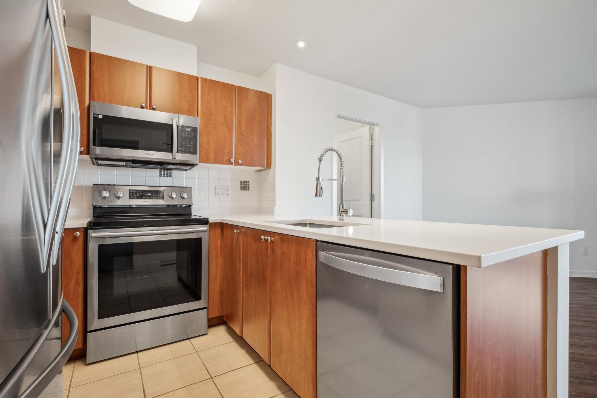 401 7089 MONT ROYAL SQUARE 5