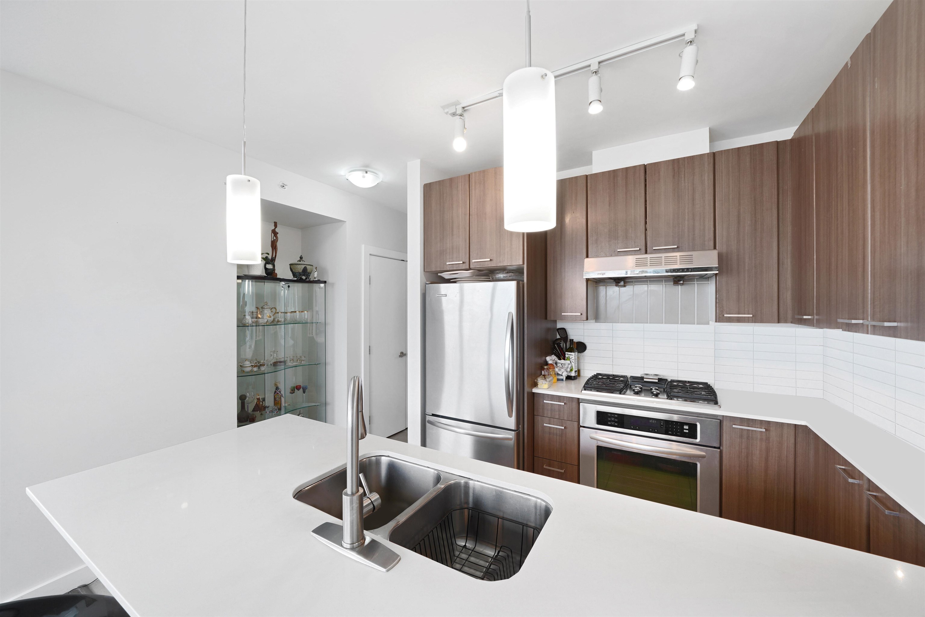 3303 2955 ATLANTIC AVENUE 9