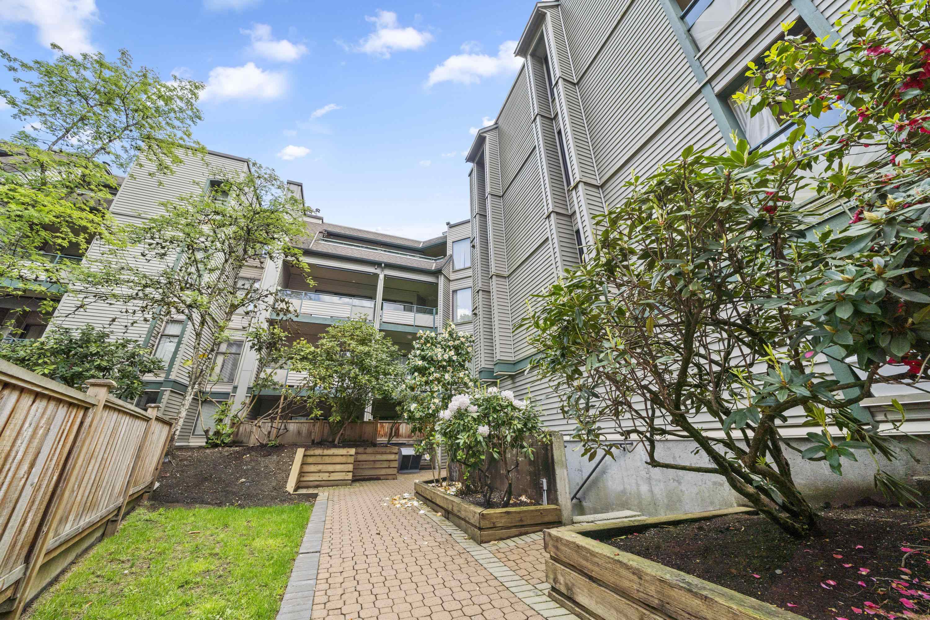 214 2915 GLEN DRIVE 29