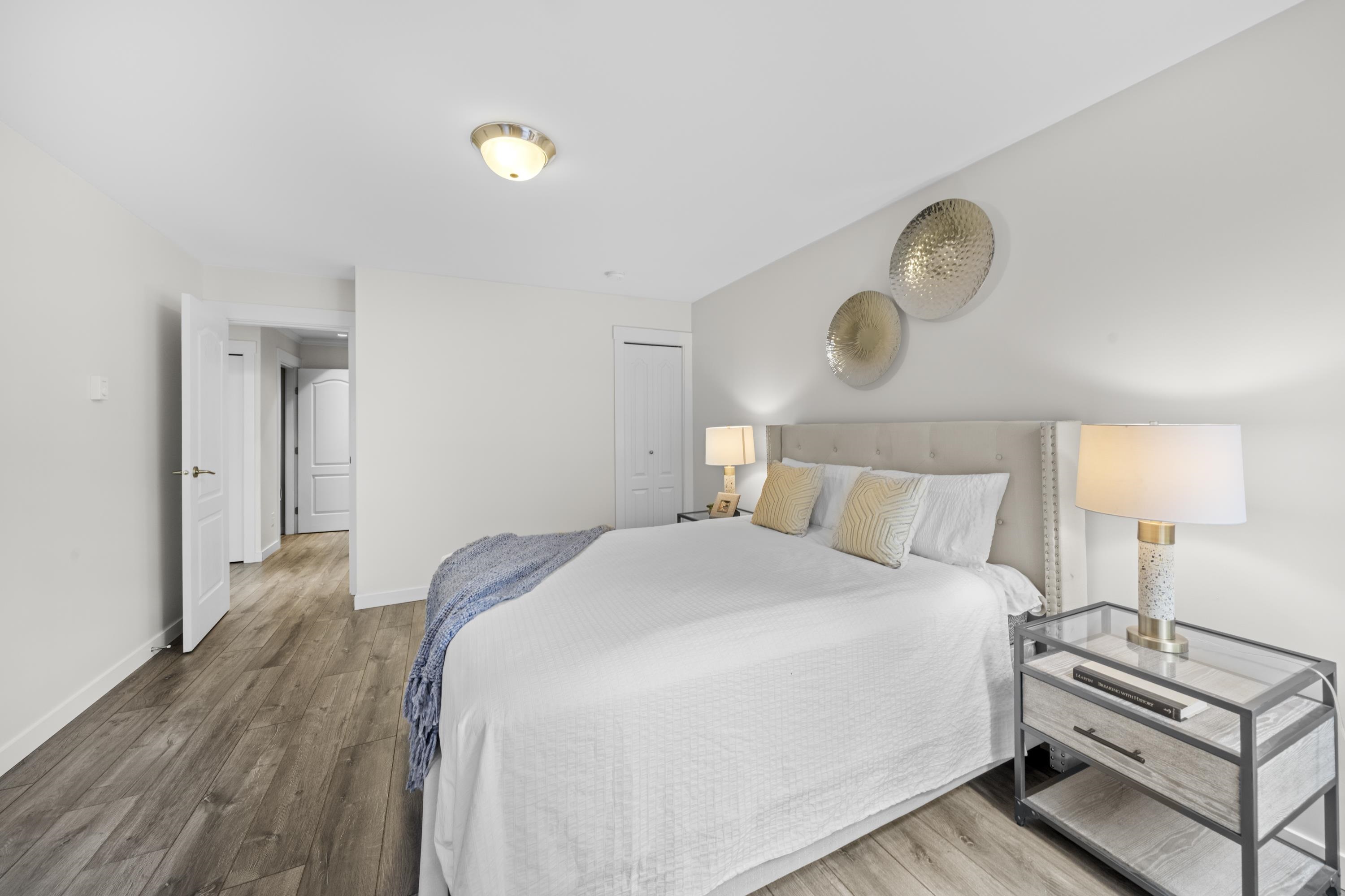 214 2915 GLEN DRIVE 14