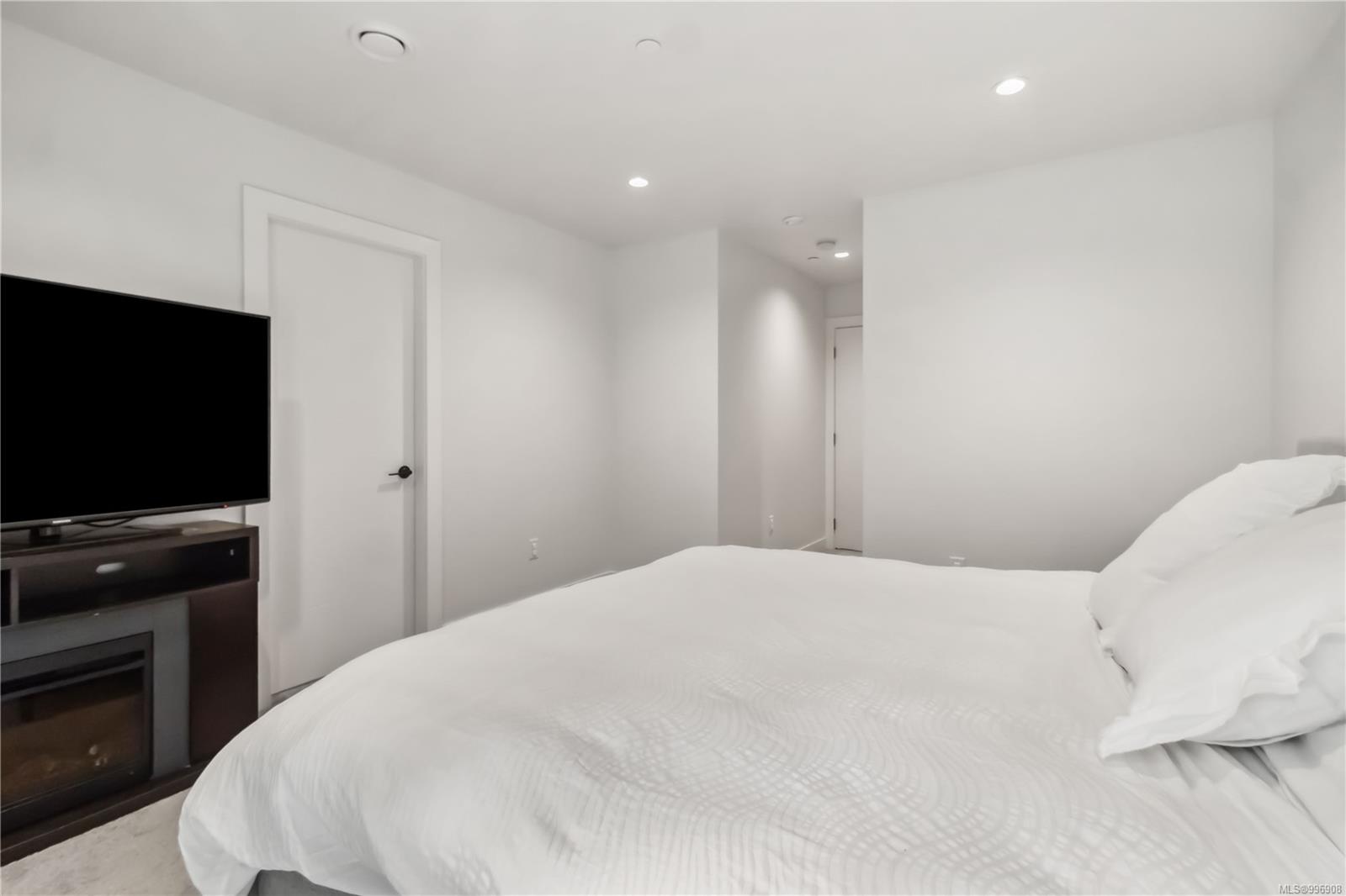 3329 Sanderling Way Langford 14