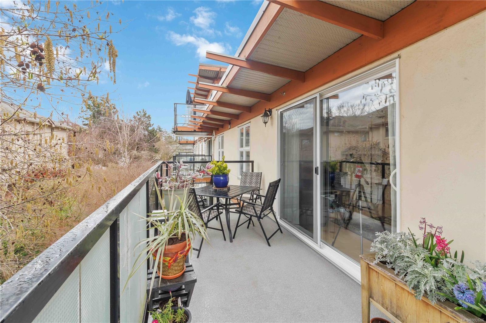 2940 Harriet Road #405 Saanich 15