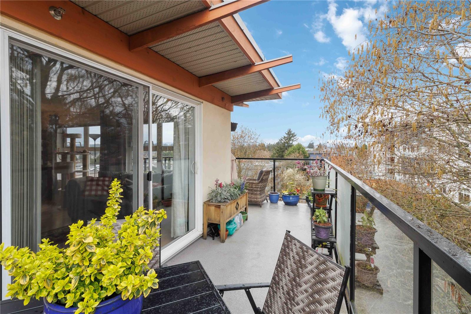 2940 Harriet Road #405 Saanich 16