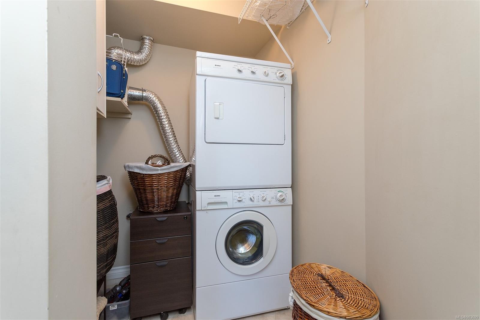 225 Belleville Street #415 Victoria 18