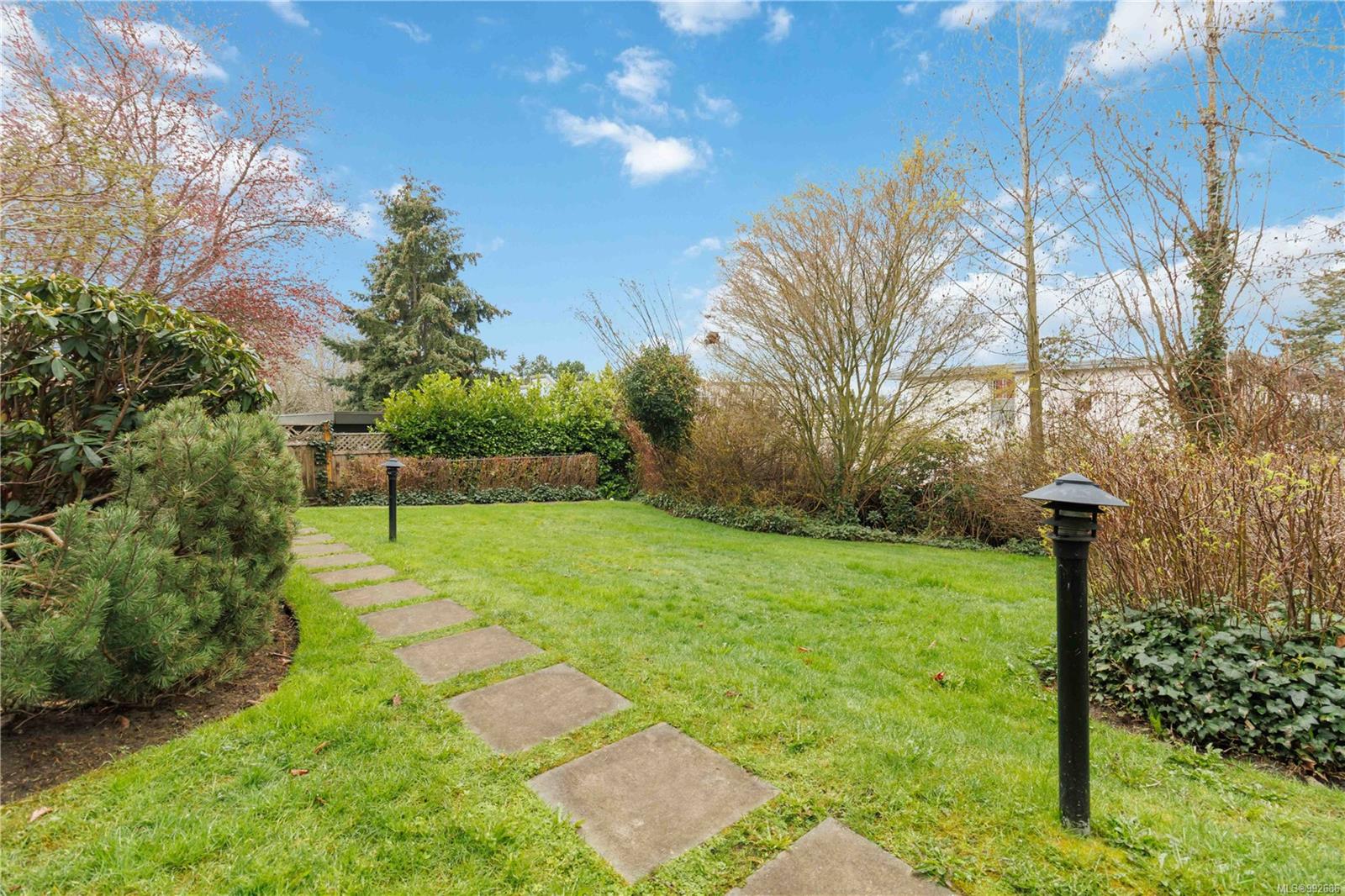 2940 Harriet Road #405 Saanich 18