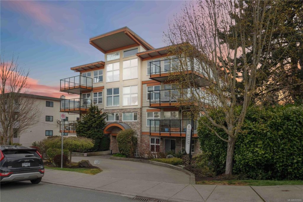 2940 Harriet Road #405 Saanich