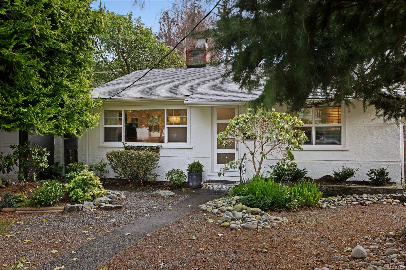 1691 Chandler Avenue Victoria 20