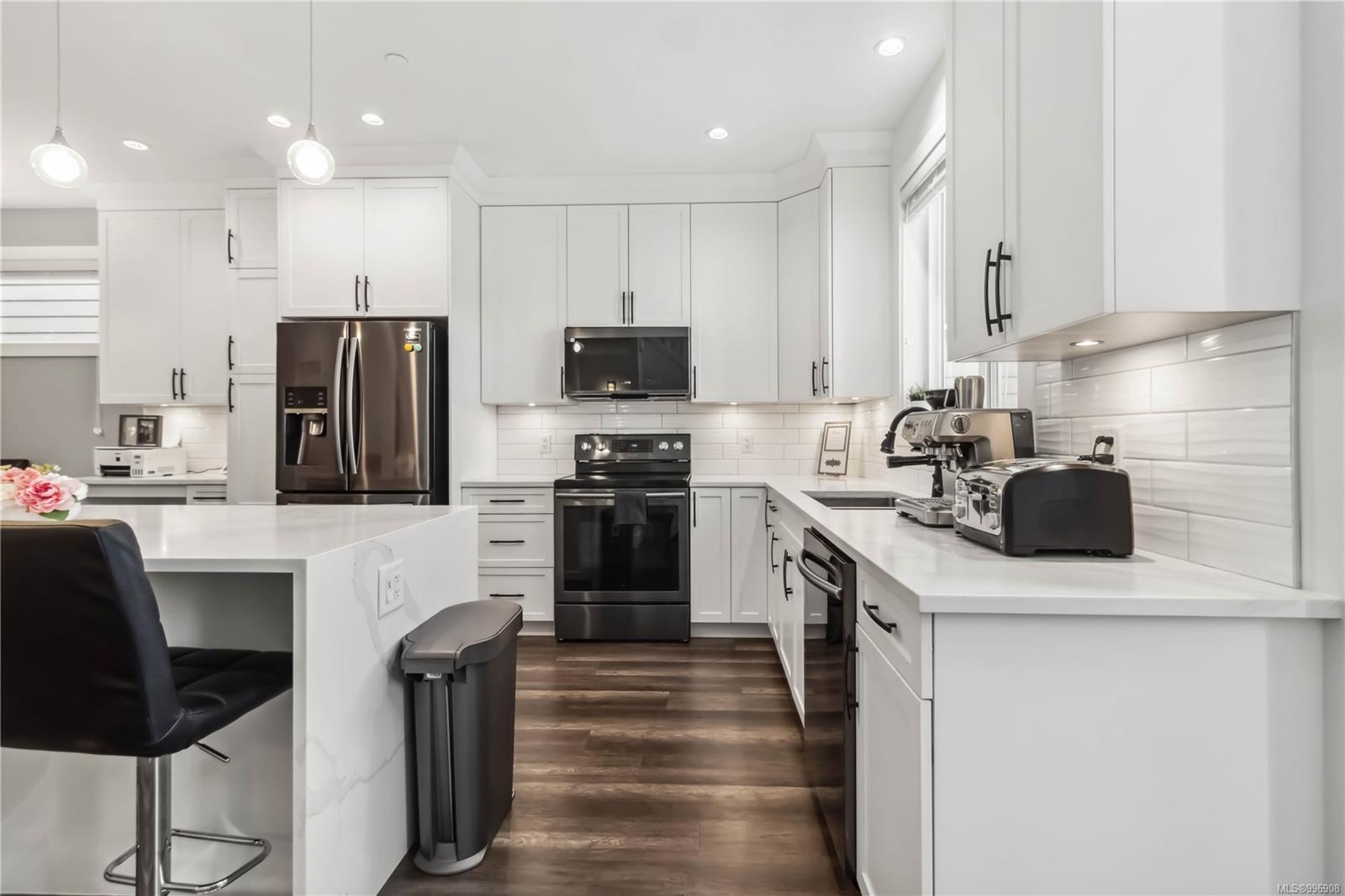 3329 Sanderling Way Langford 4